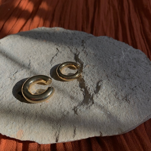 2 Gold Chunky Ear cuffs - Picture 9 of 15